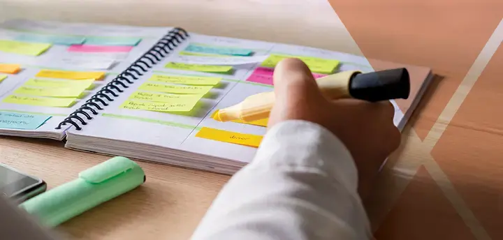 Agenda organized with color-coding stick for time management 